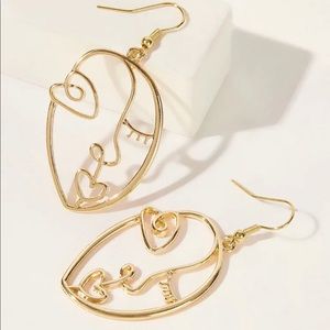 Figure Shaped Drop Earring 1pair